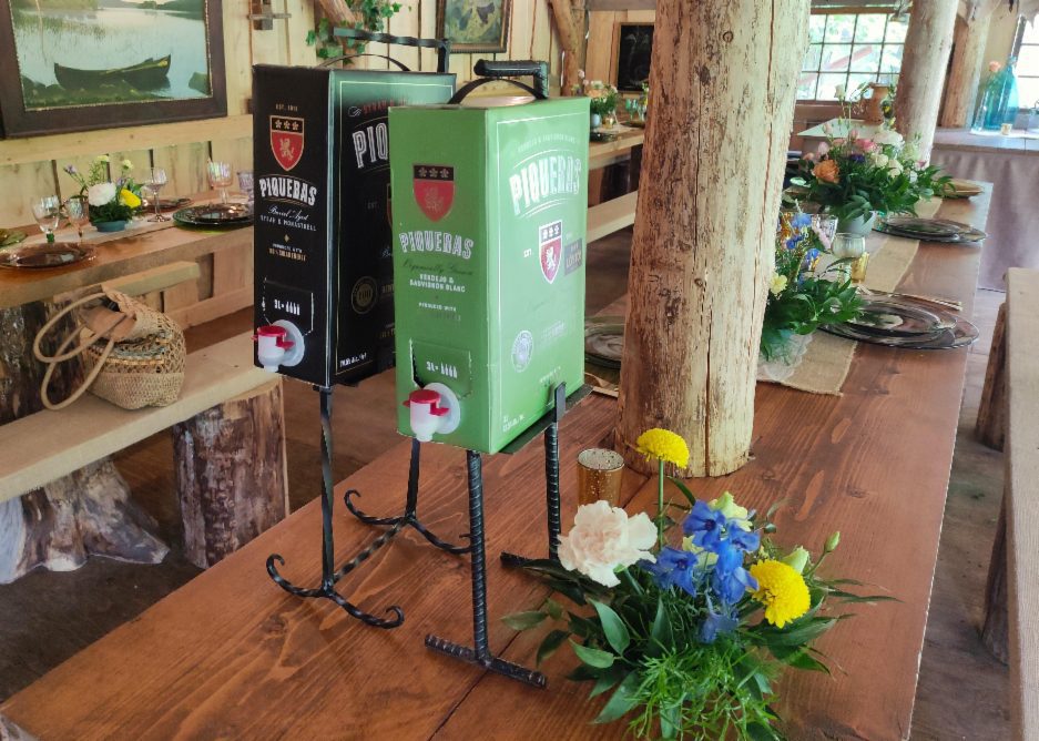 Stands that can be used for holding wine or juice