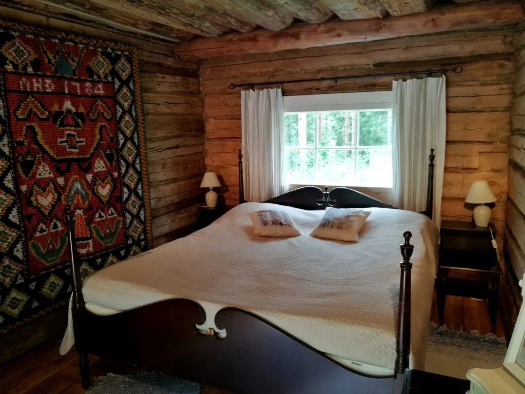 bed at luhtiaitta accomodation at kettukallio elämystila