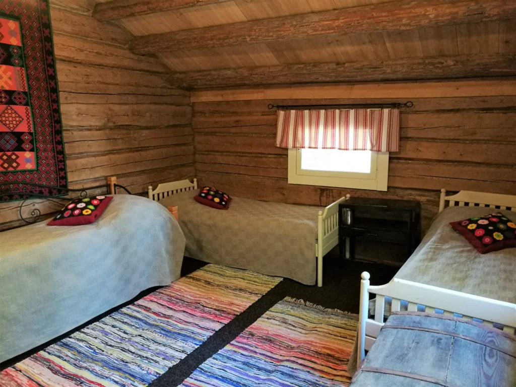 beds at kukko luhtiaitta accomodation at kettukallio