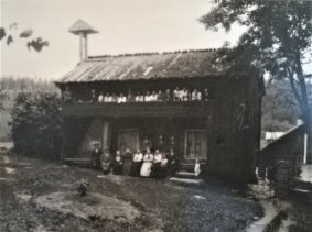 old black and white picture from the history of luhtiaitta at kettukallio